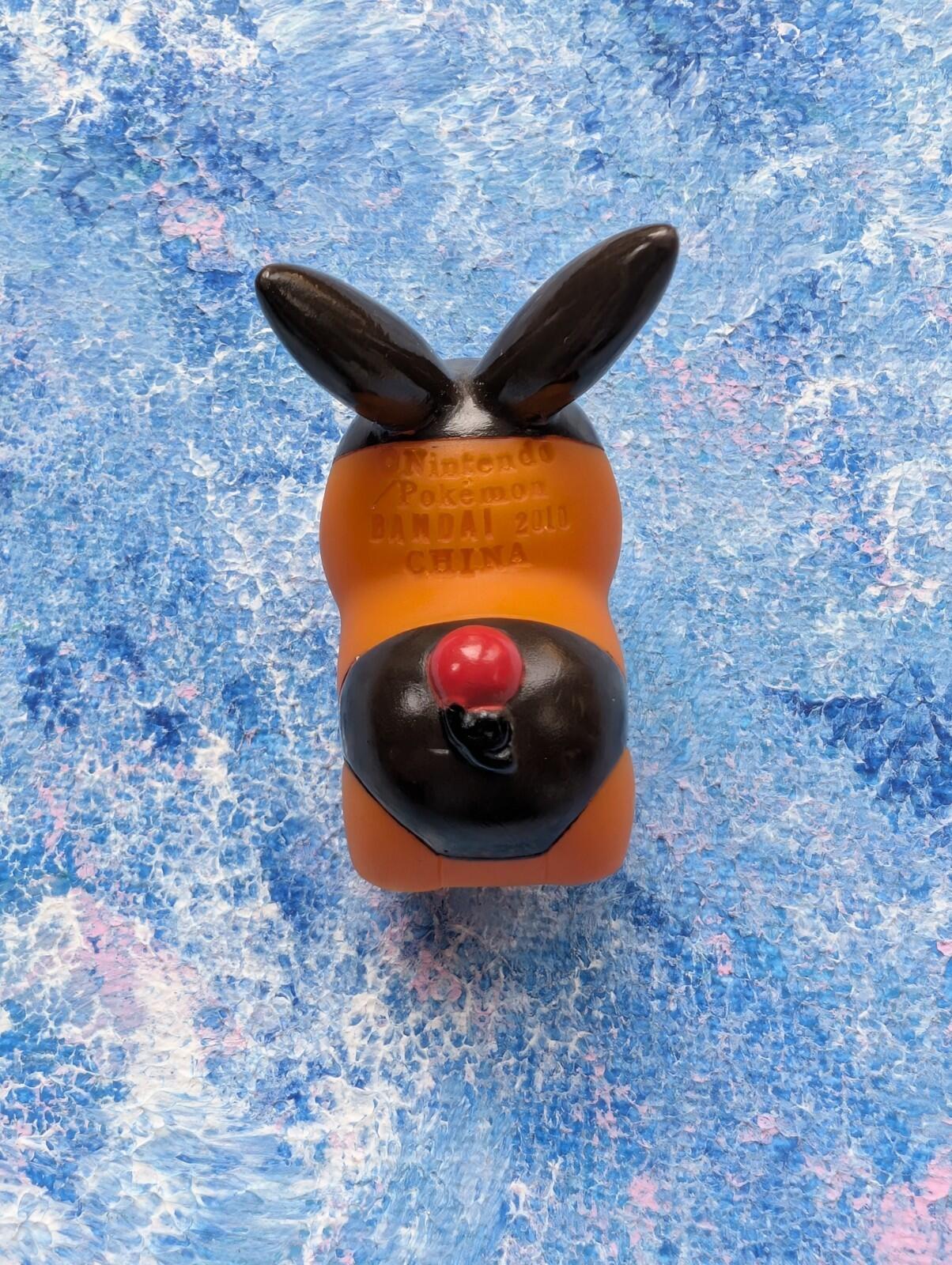 Tepig Pokemon Small Figure/Finger Puppet - 2010 - Nintendo/Bandai