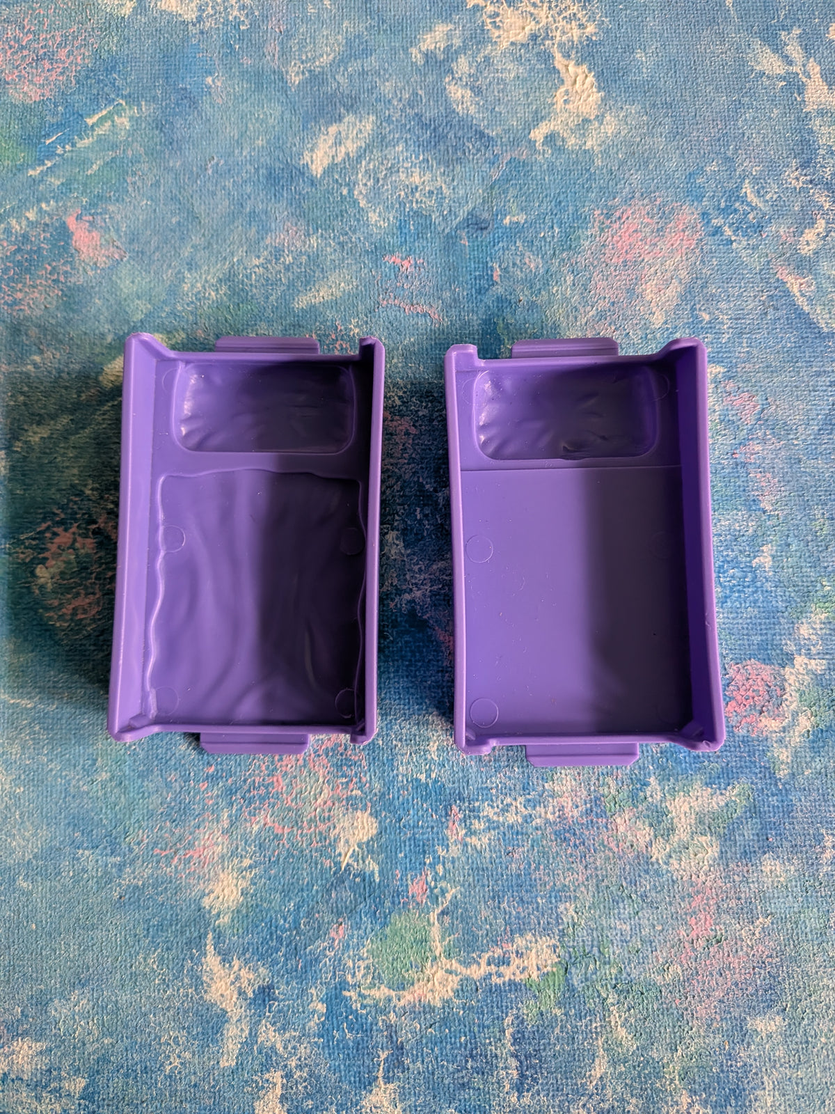 Dolls House x2 Purple Plastic Beds - Unbranded
