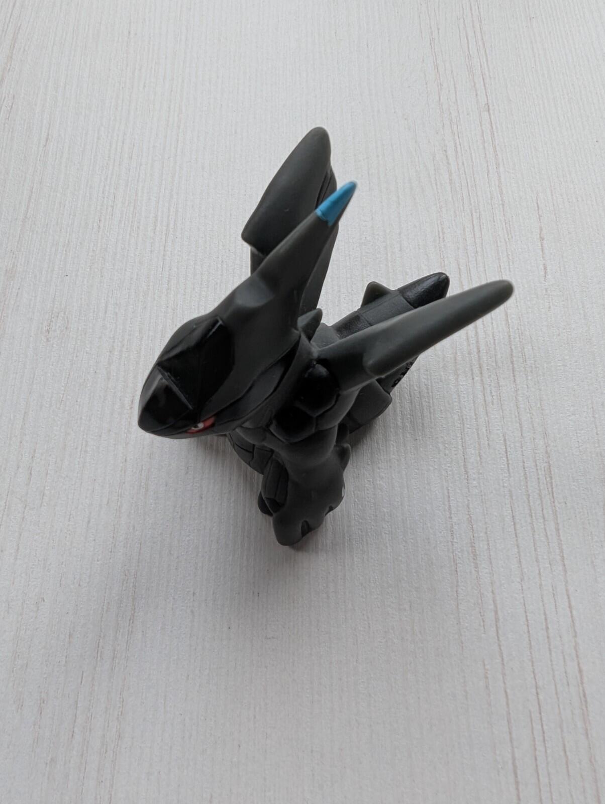 Zekrom Pokemon Small Figure/Finger Puppet - 2010 - Nintendo/Bandai