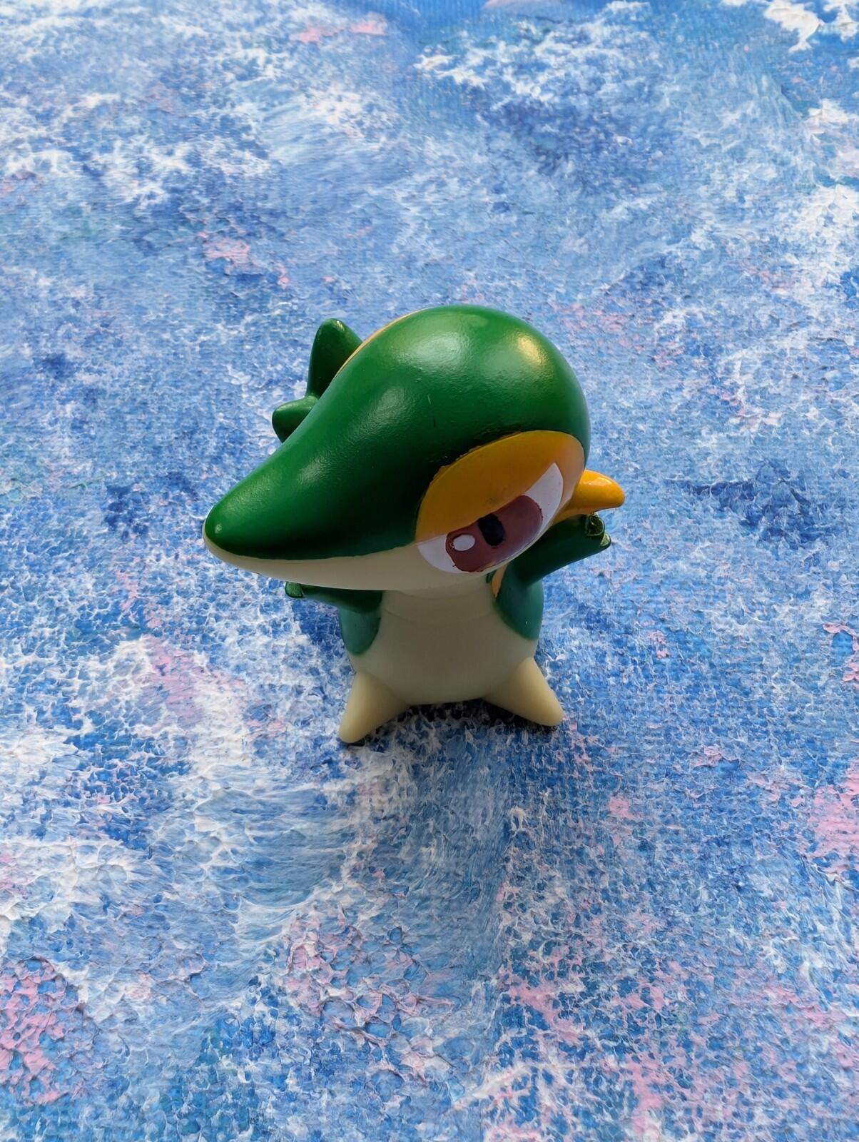 Snivy Pokemon Small Figure/Finger Puppet - 2010 - Nintendo/Bandai