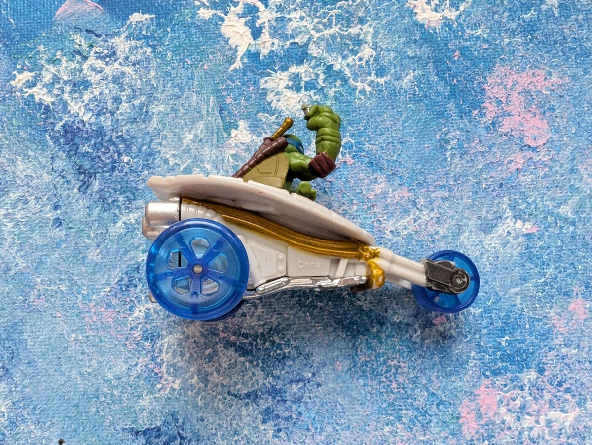 Teenage Mutant Ninja Turtles Leonardo White/Red T-Machine Car - 2014 - Viacom