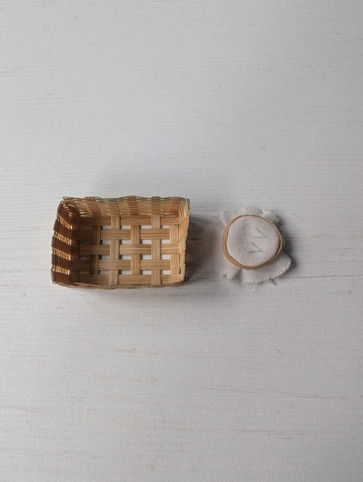 Dolls House Miniature Basket and Sewing Hoop - X2 Pieces - Unbranded