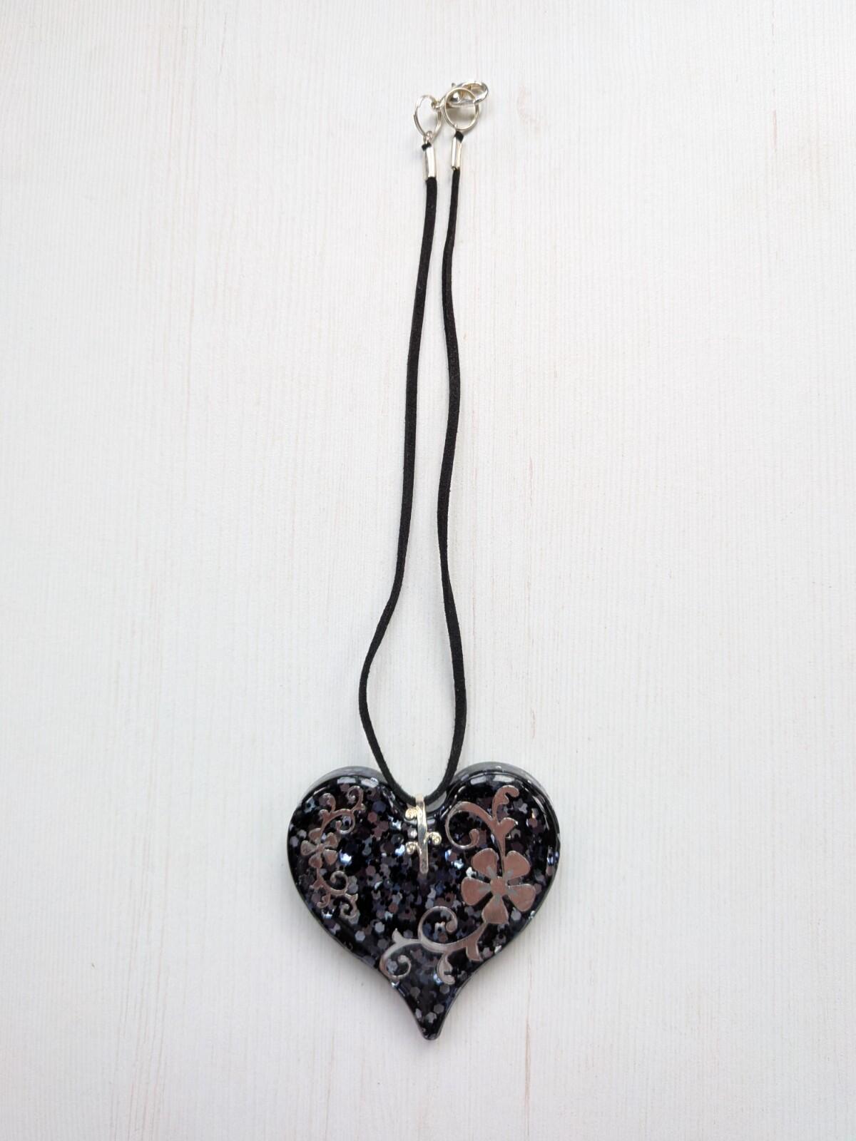 Black/Silver Resin Heart-Shaped Pendant Necklace