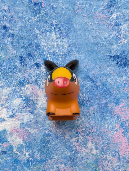 Tepig Pokemon Small Figure/Finger Puppet - 2010 - Nintendo/Bandai