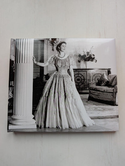 The Treasures of Queen Elizabeth by Tim Ewart - 2012 - Carlton Books Ltd