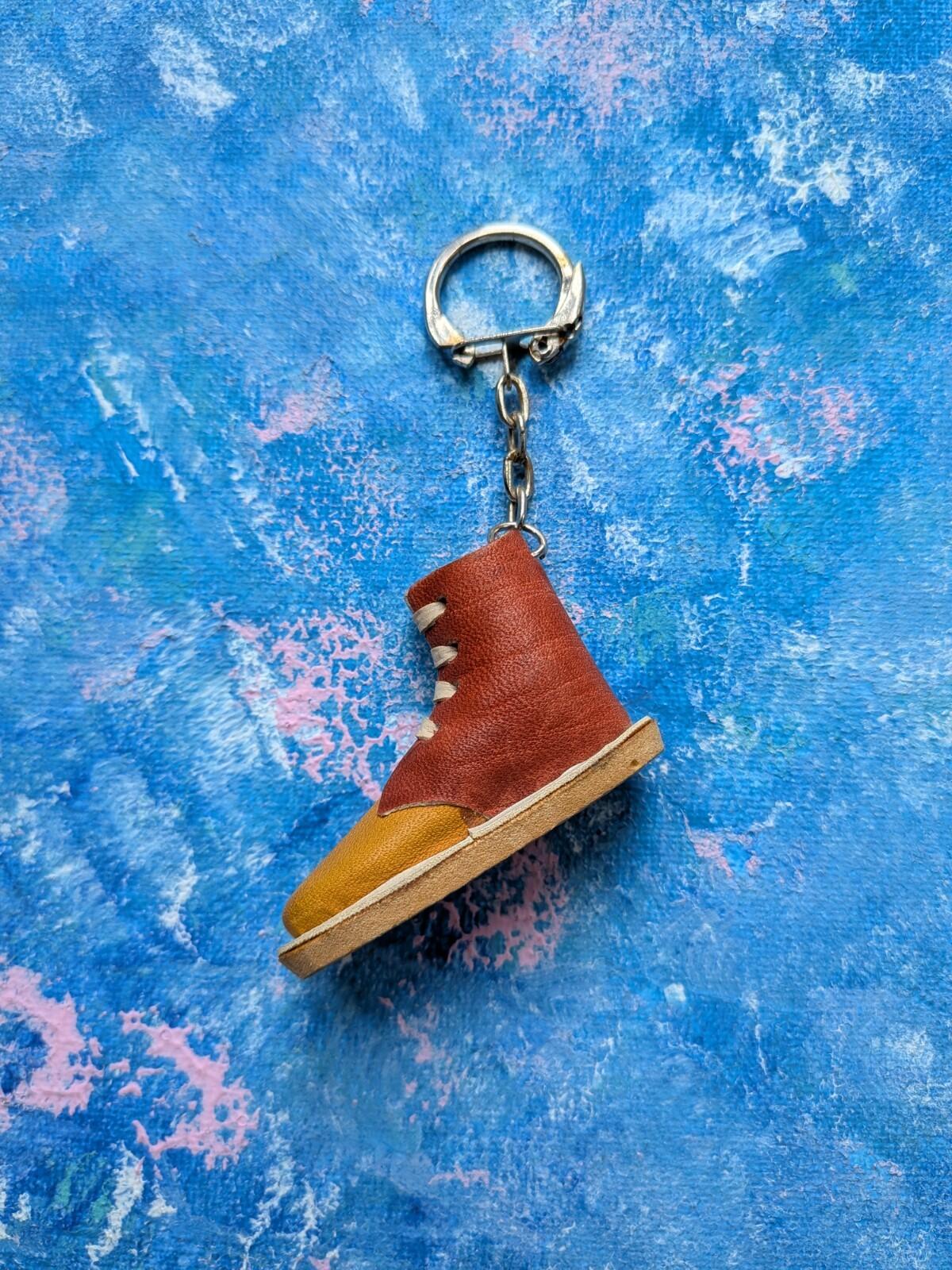 Vintage Red/Yellow Miniature Shoe Retro-Style Novelty Keyring/Keychain