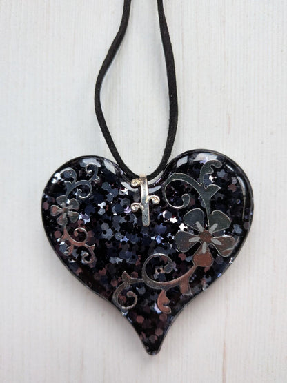 Black/Silver Resin Heart-Shaped Pendant Necklace
