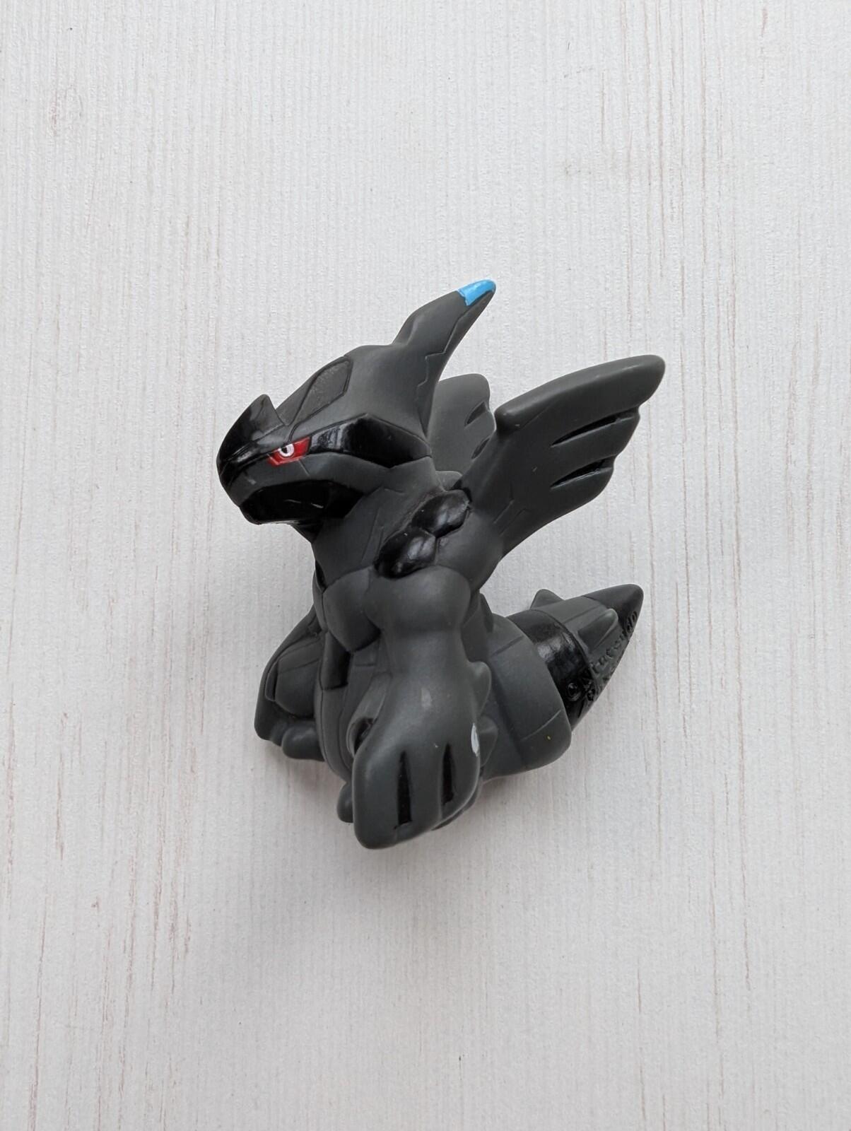 Zekrom Pokemon Small Figure/Finger Puppet - 2010 - Nintendo/Bandai