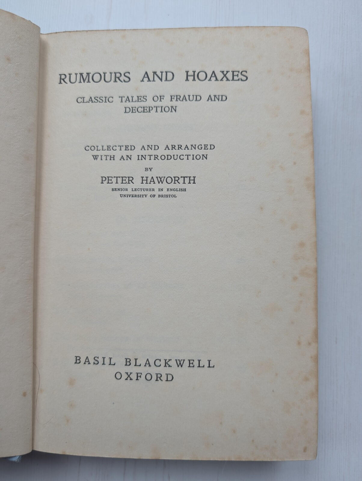 Rumours and Hoaxes: Classic Tales of Fraud and Deception - Peter Howarth