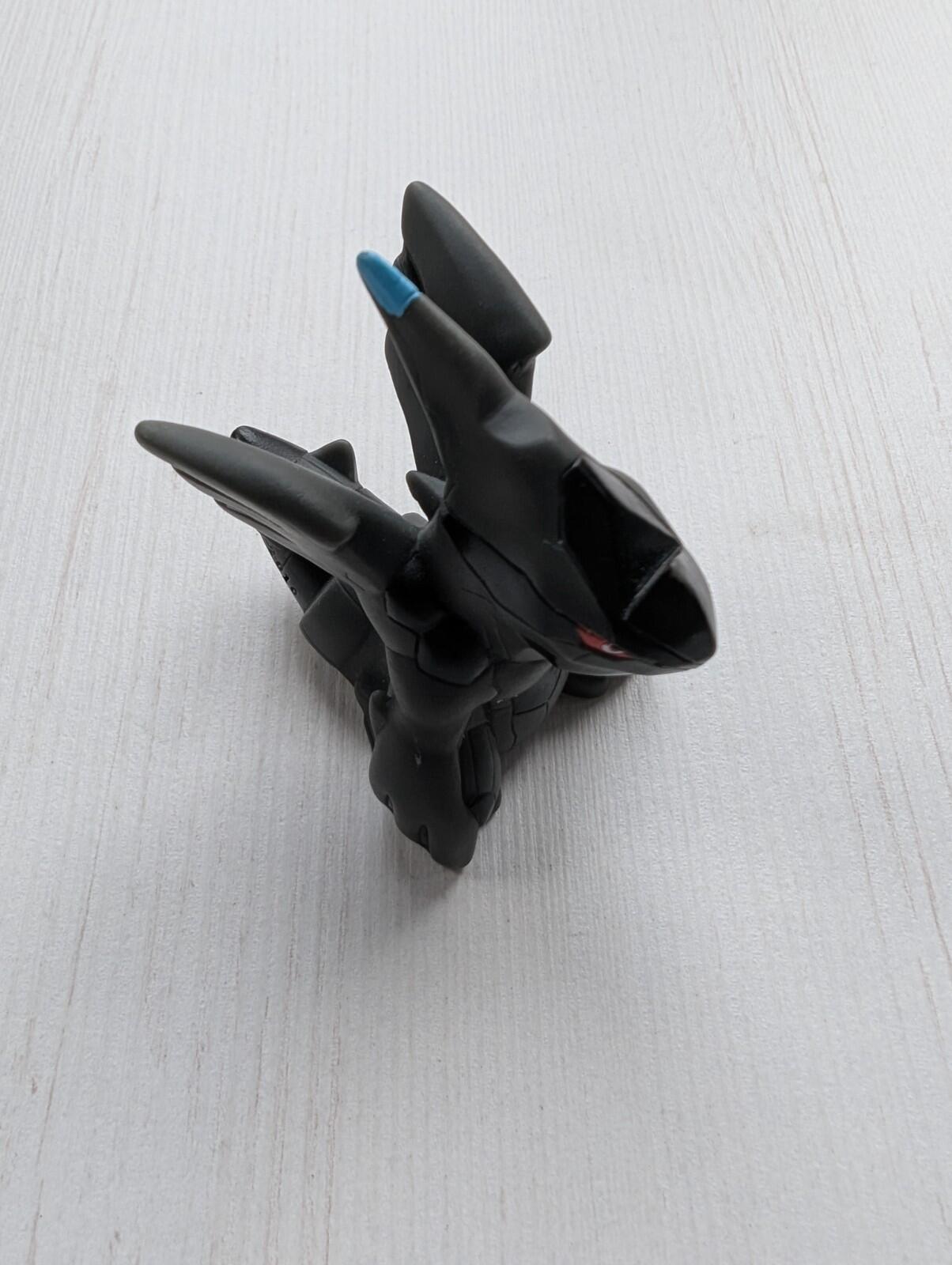 Zekrom Pokemon Small Figure/Finger Puppet - 2010 - Nintendo/Bandai