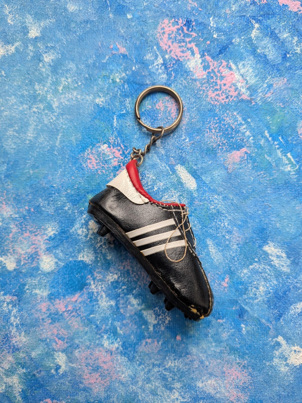 Vintage Adidas-Style Football Boot Retro-Style Novelty Keyring