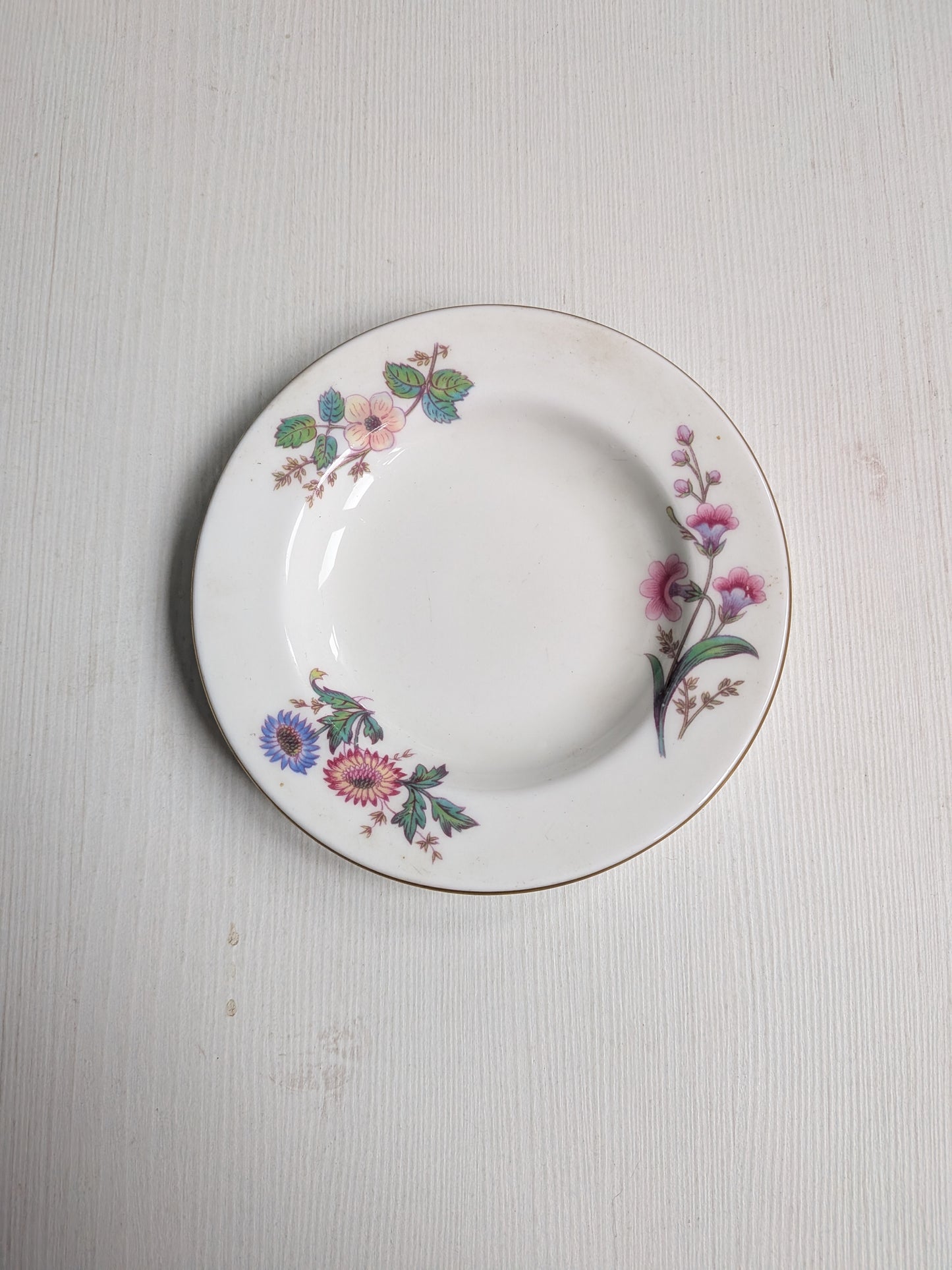 Vintage Wedgwood Devon Sprays Gold Edge Bone China Saucer - Made in England
