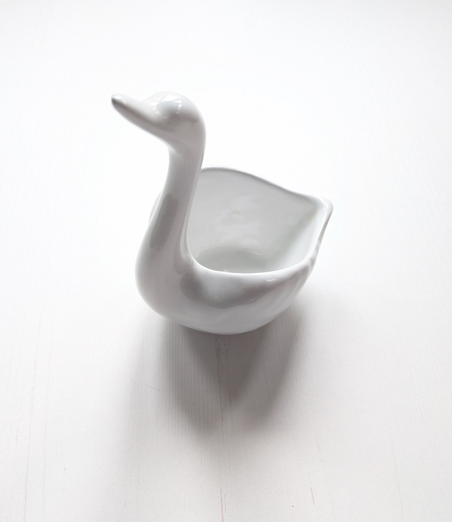 White Ceramic Swan Trinket Dish/Small Planter - Novart Trading Ltd London
