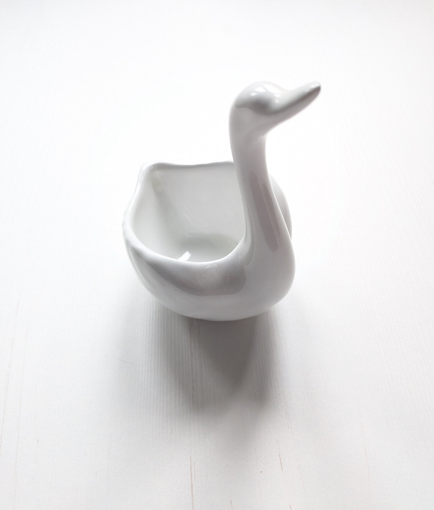 White Ceramic Swan Trinket Dish/Small Planter - Novart Trading Ltd London