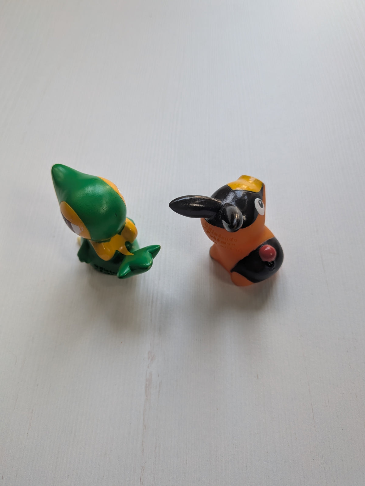 Snivy + Tepig Pokemon Small Figures/Finger Puppets - 2010 - Nintendo/Bandai