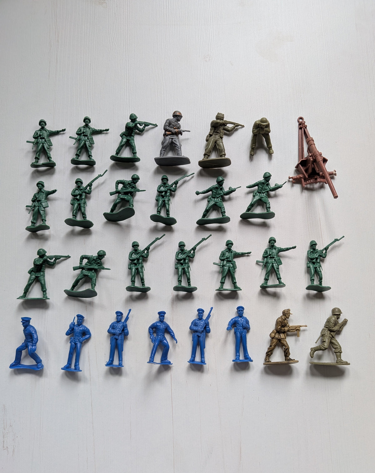 Vintage Toy Soldiers x28 Bundle - Mixed Colours/Size - See Details