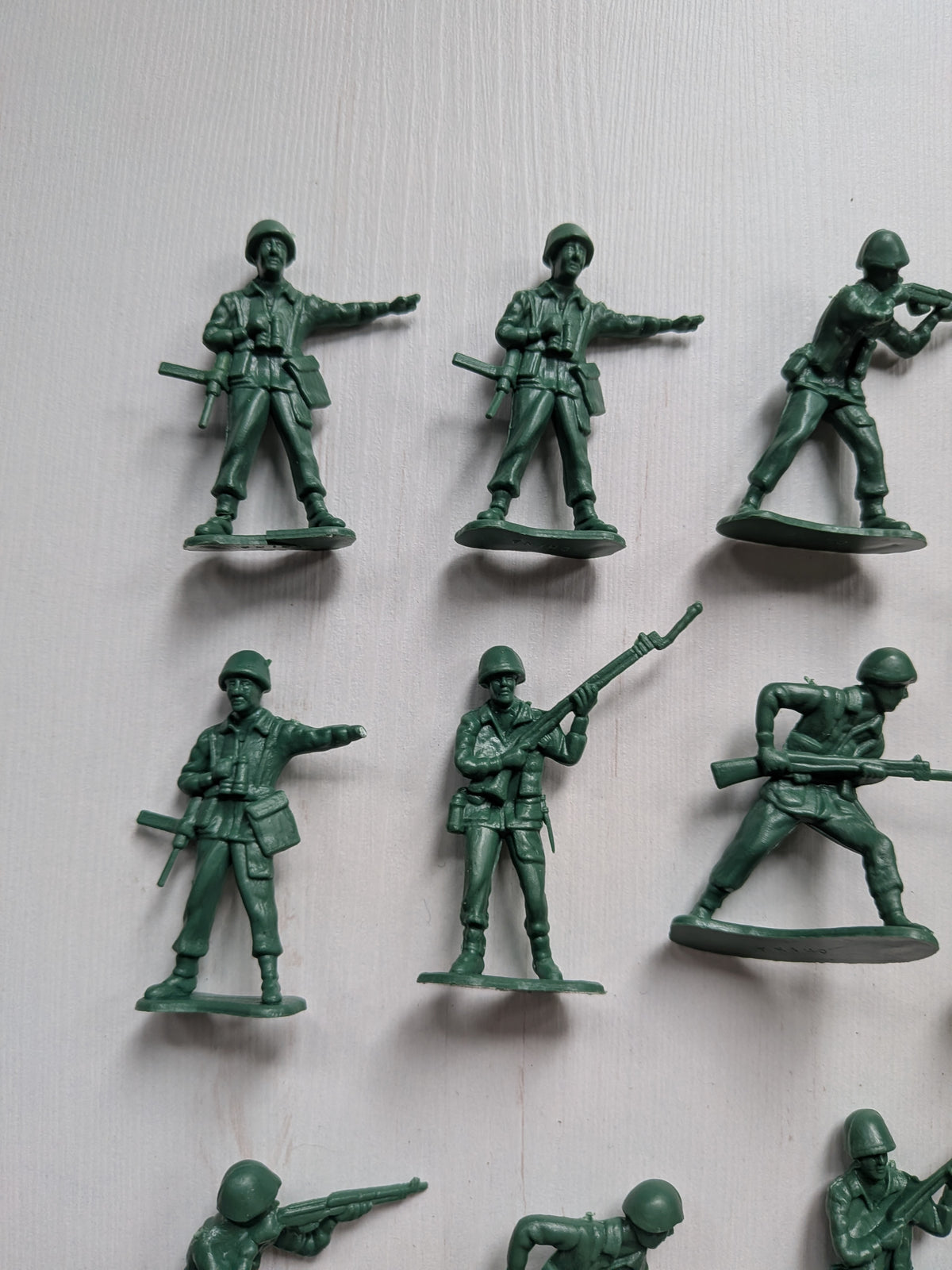 Vintage Toy Soldiers x28 Bundle - Mixed Colours/Size - See Details