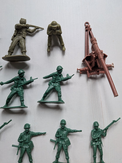 Vintage Toy Soldiers x28 Bundle - Mixed Colours/Size - See Details