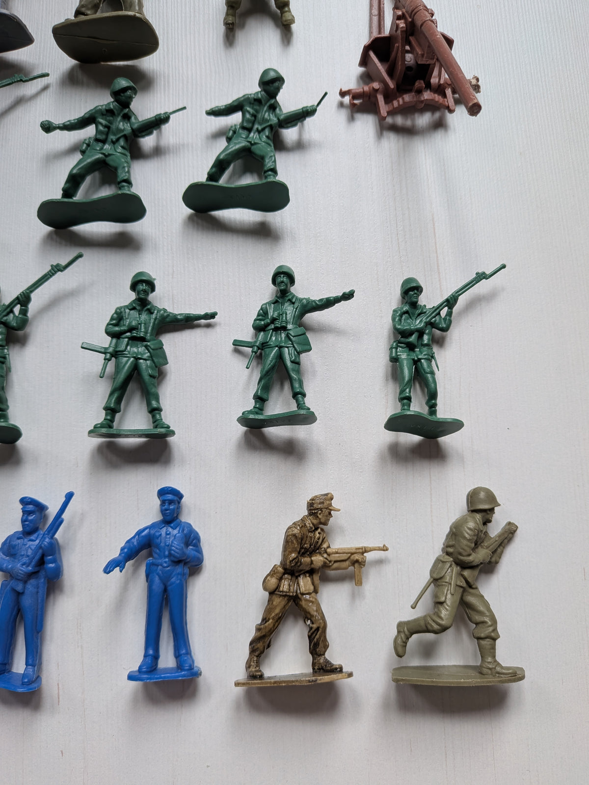 Vintage Toy Soldiers x28 Bundle - Mixed Colours/Size - See Details