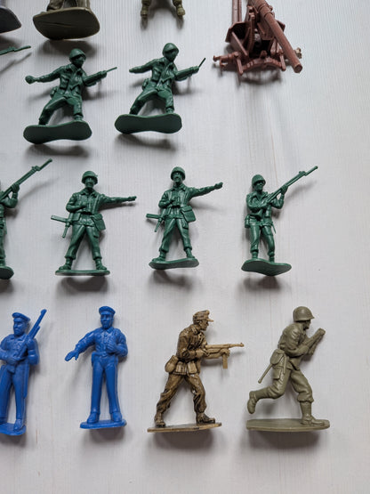 Vintage Toy Soldiers x28 Bundle - Mixed Colours/Size - See Details
