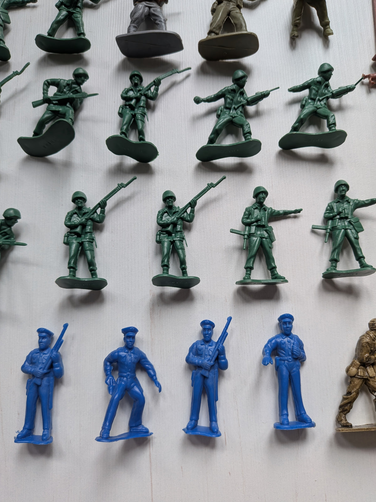 Vintage Toy Soldiers x28 Bundle - Mixed Colours/Size - See Details