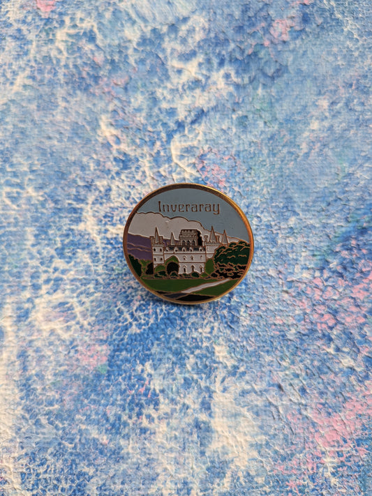 Vintage Inveraray Scotland Travel Souvenir Metal Pin Badge