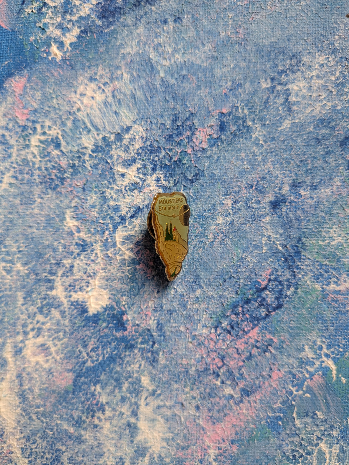 Vintage French Moustiers-Sainte-Marie Travel Souvenir Enamel Pin Badge