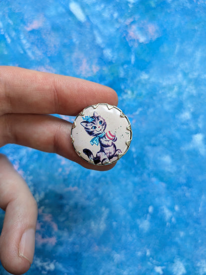 Vintage Cute Kitsch Cat Plastic/Metal Pin Badge