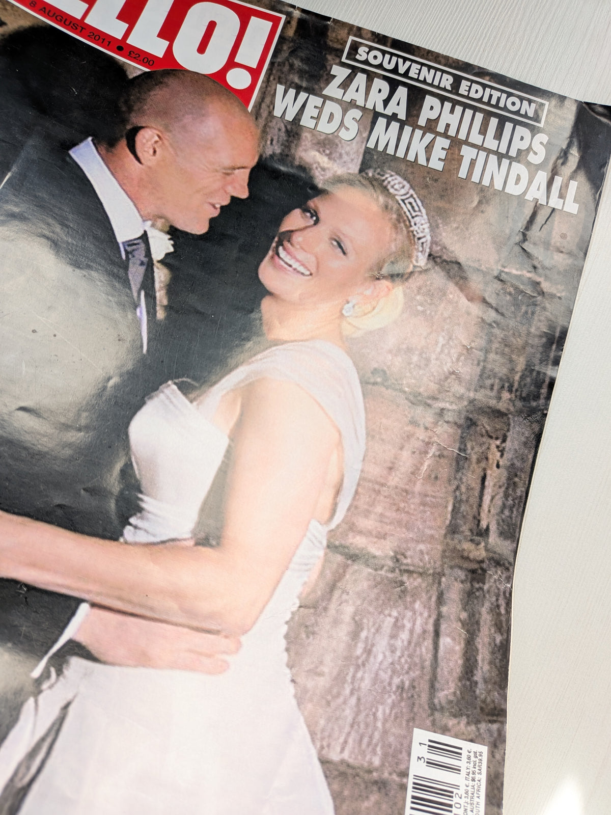 Hello! Magazine No. 1186 8th August 2011 - Zara Phillips/Mike Tindall Wedding