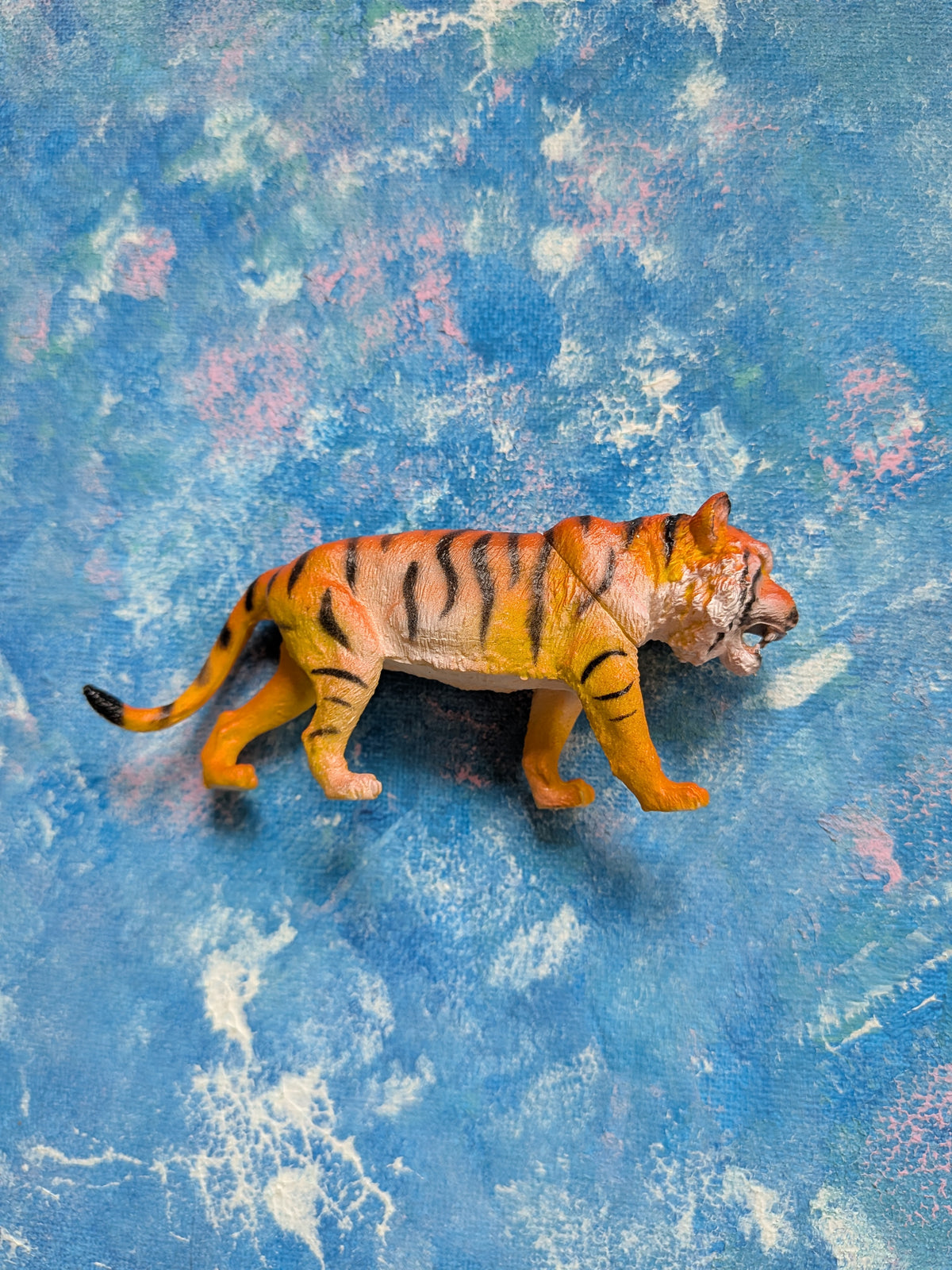 Vintage Tiger Small Plastic Figure - Unbranded