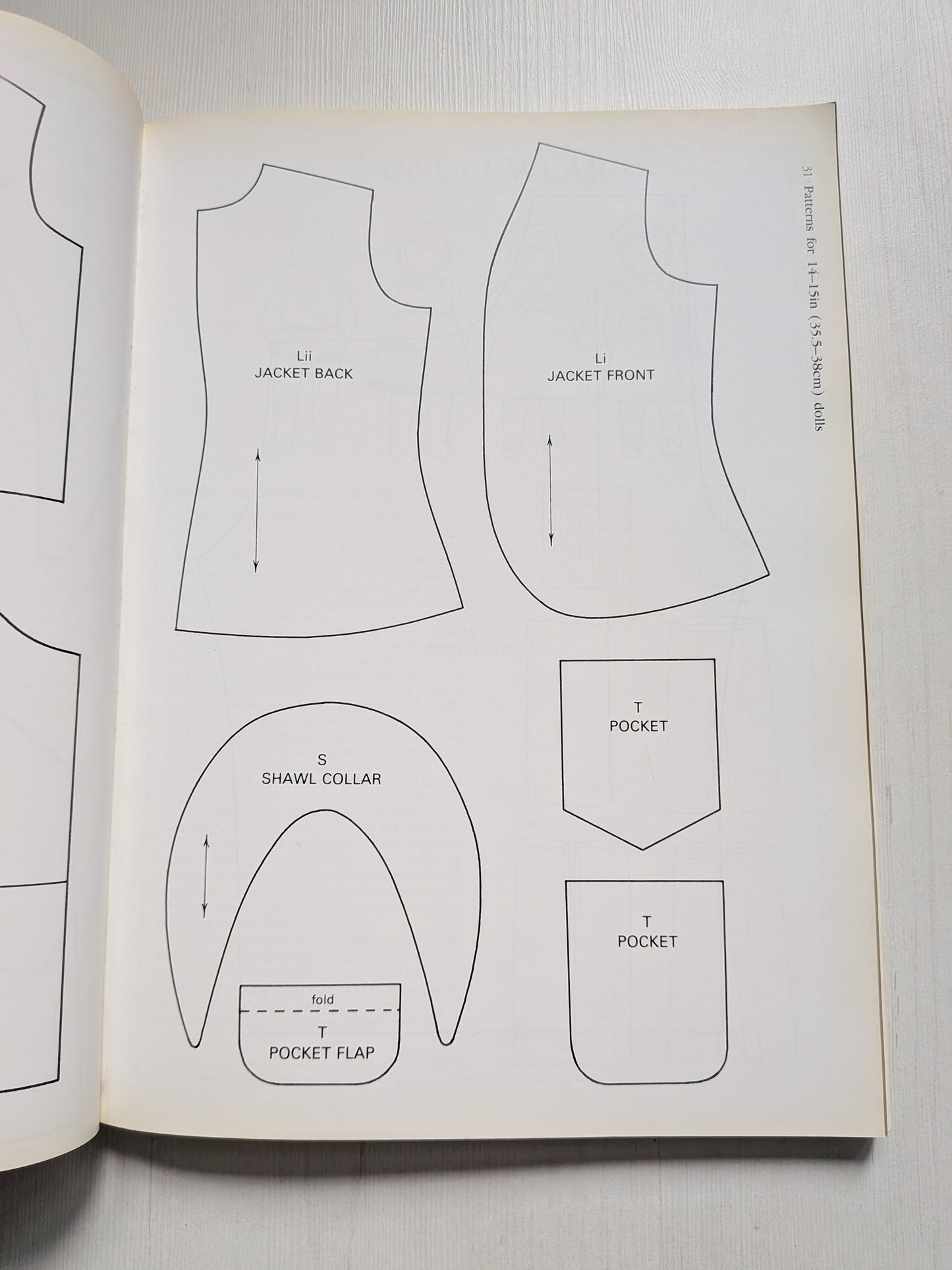 The Dolls Dressmaker: The Complete Pattern Book by Venus A. Dodge - 1991 - David & Charles