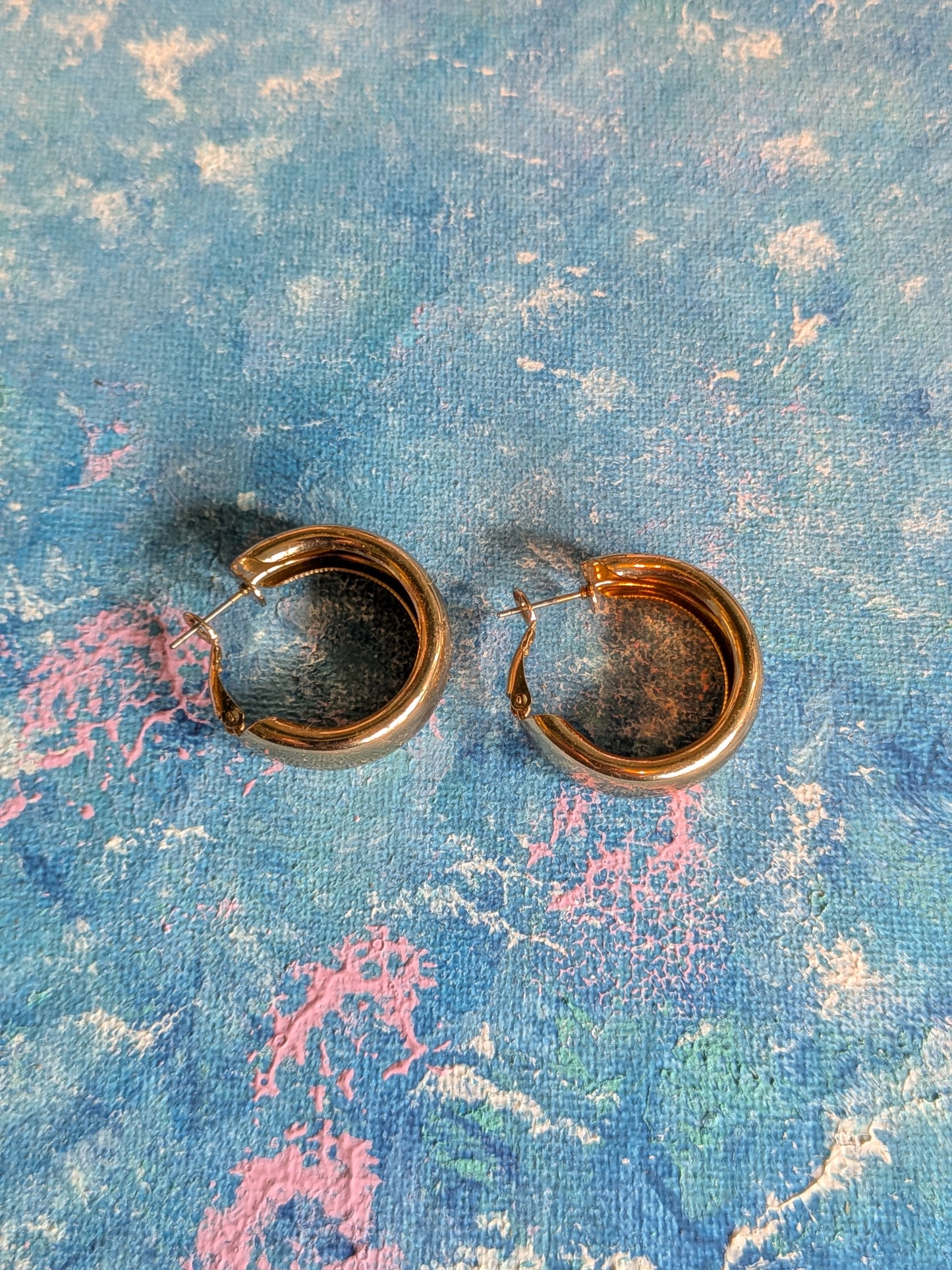 Vintage Gold-Tone Metal Chunky Hoop Earrings