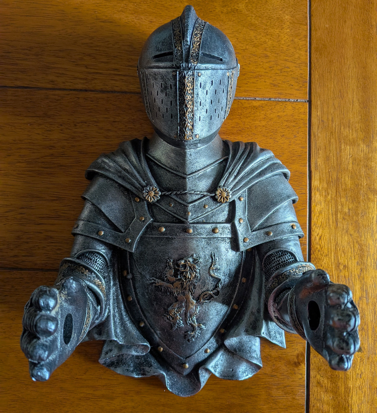 Sir Wipealot Medieval Armored Knight Toilet Roll Holder - Nemesis Now