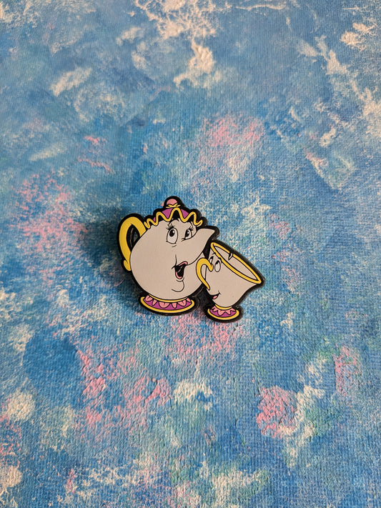 Vintage Beauty and The Beast - Mrs Potts and Chip Plastic Badge - 1990s - Disney