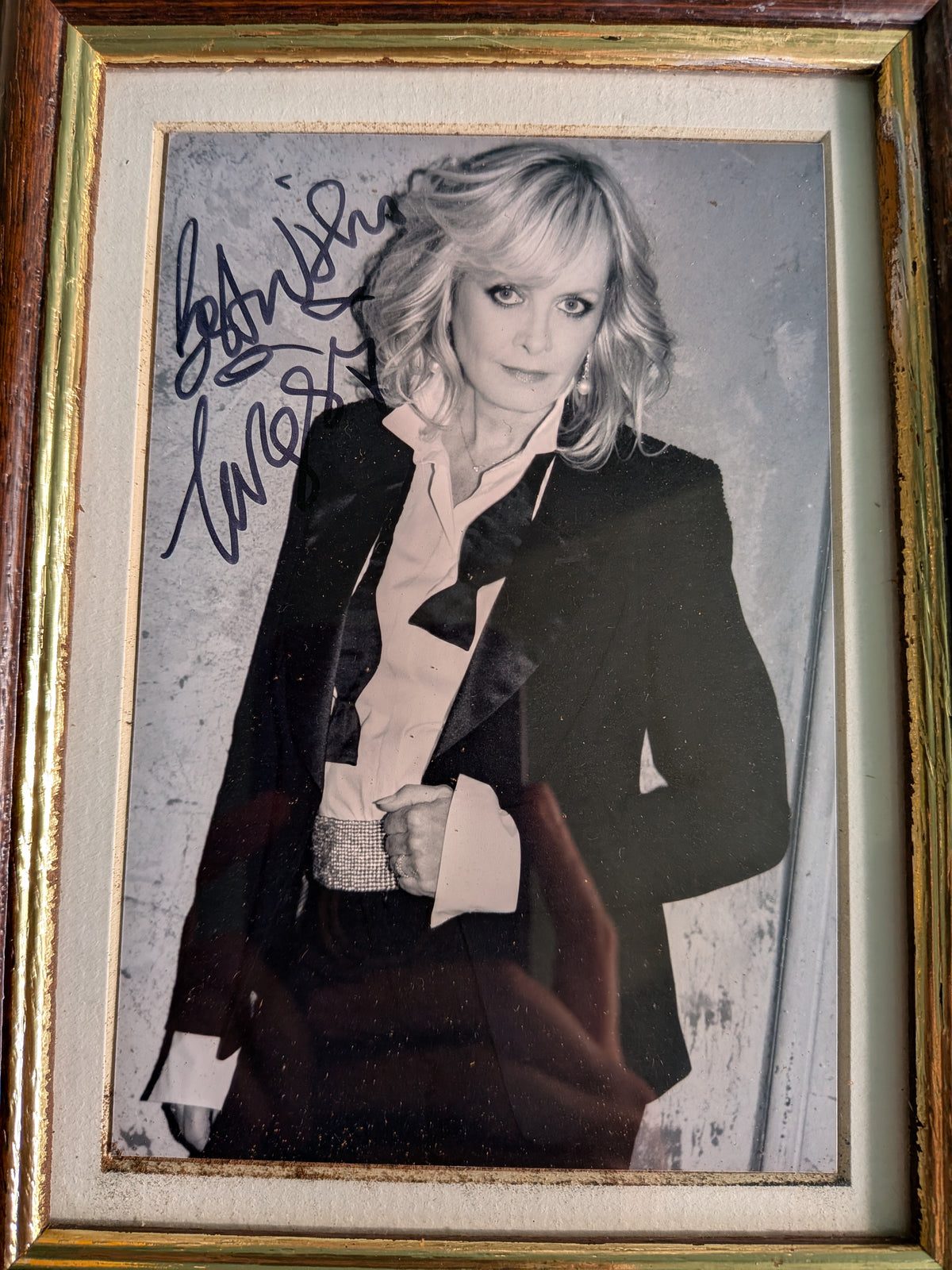 Twiggy Autographed Photo in Frame - British Supermodel/Actress