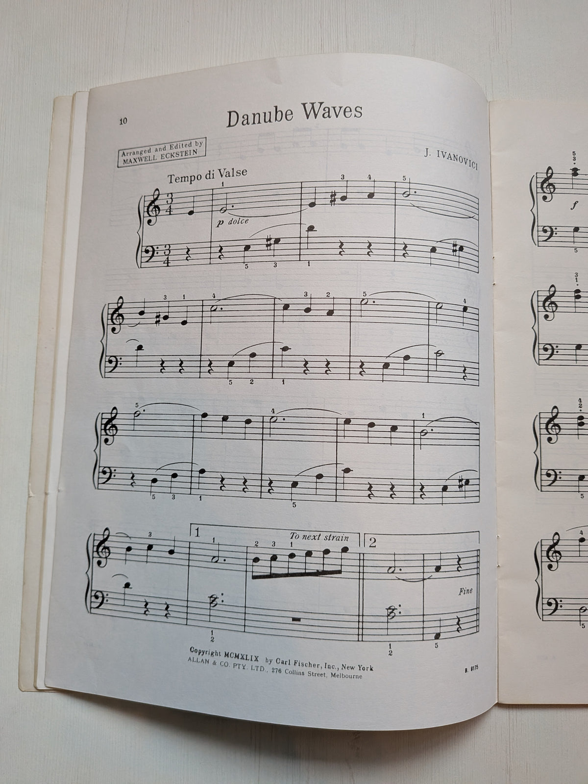 The Big-Note Parade of Famous Melodies by Maxwell Eckstein - Carl Fischer Inc.