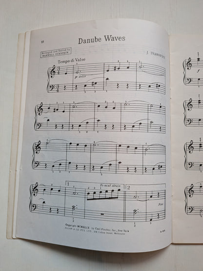 The Big-Note Parade of Famous Melodies by Maxwell Eckstein - Carl Fischer Inc.