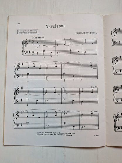 The Big-Note Parade of Famous Melodies by Maxwell Eckstein - Carl Fischer Inc.
