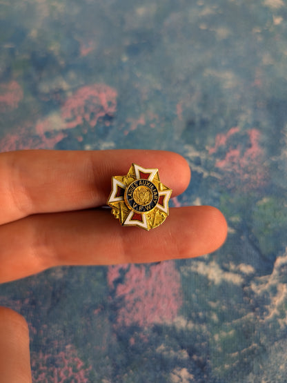 Vintage VFW Veterans of Foreign Wars Ladies Auxiliary Metal Pin Badge