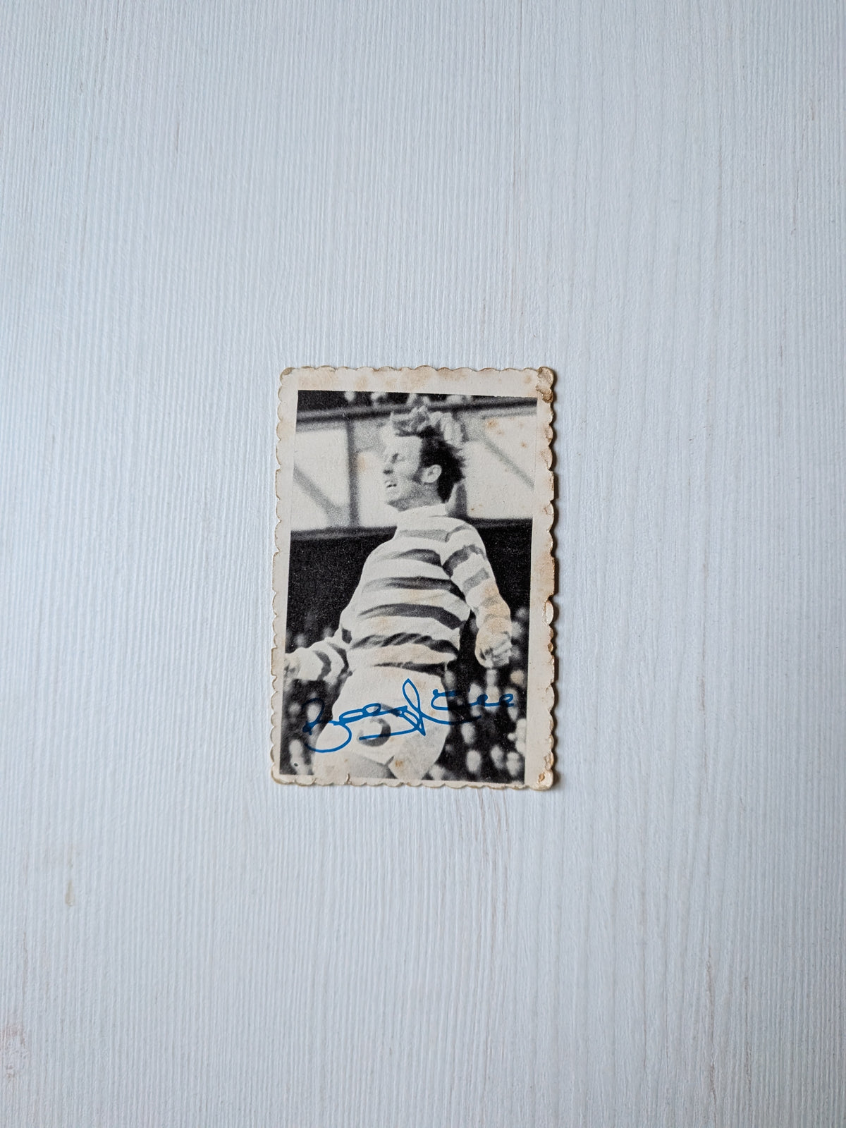 A&BC Footballers Autographed Photos 1973/74 #14, Billy McNeal (Celtic) Card