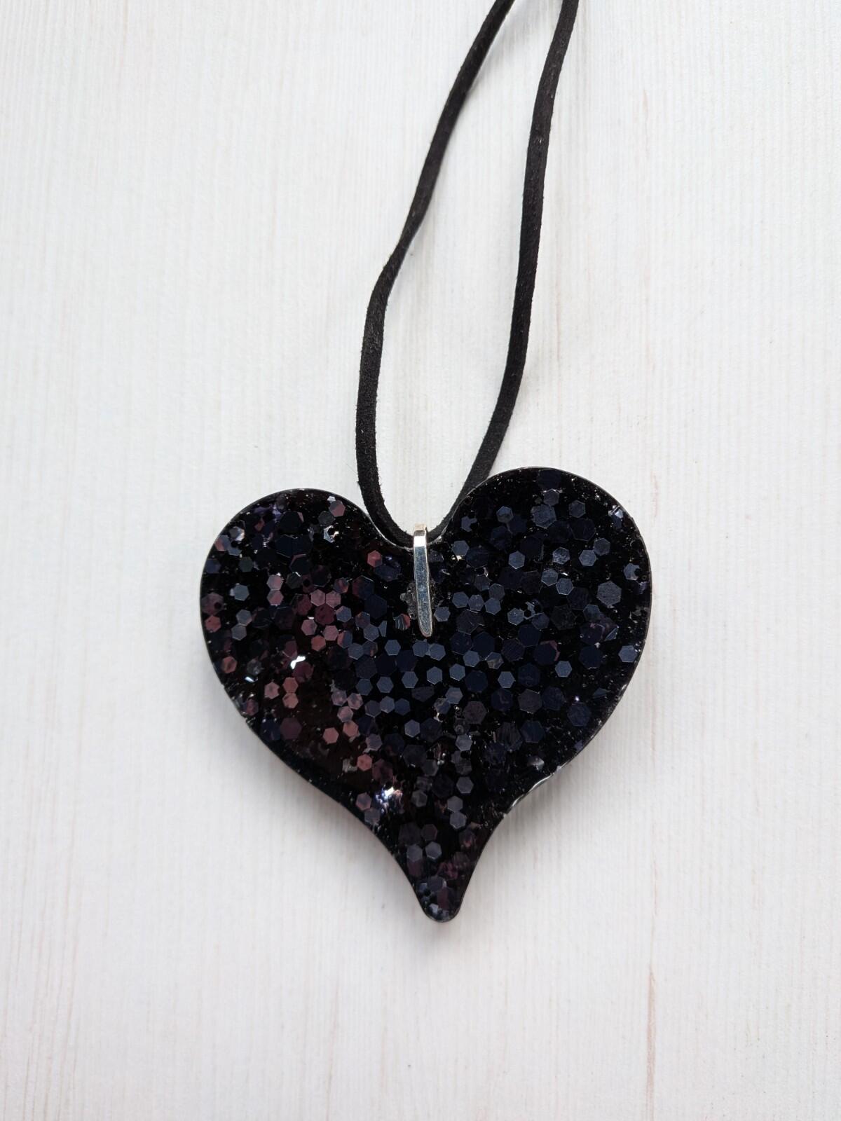 Black/Silver Resin Heart-Shaped Pendant Necklace