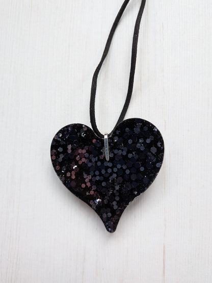 Black/Silver Resin Heart-Shaped Pendant Necklace