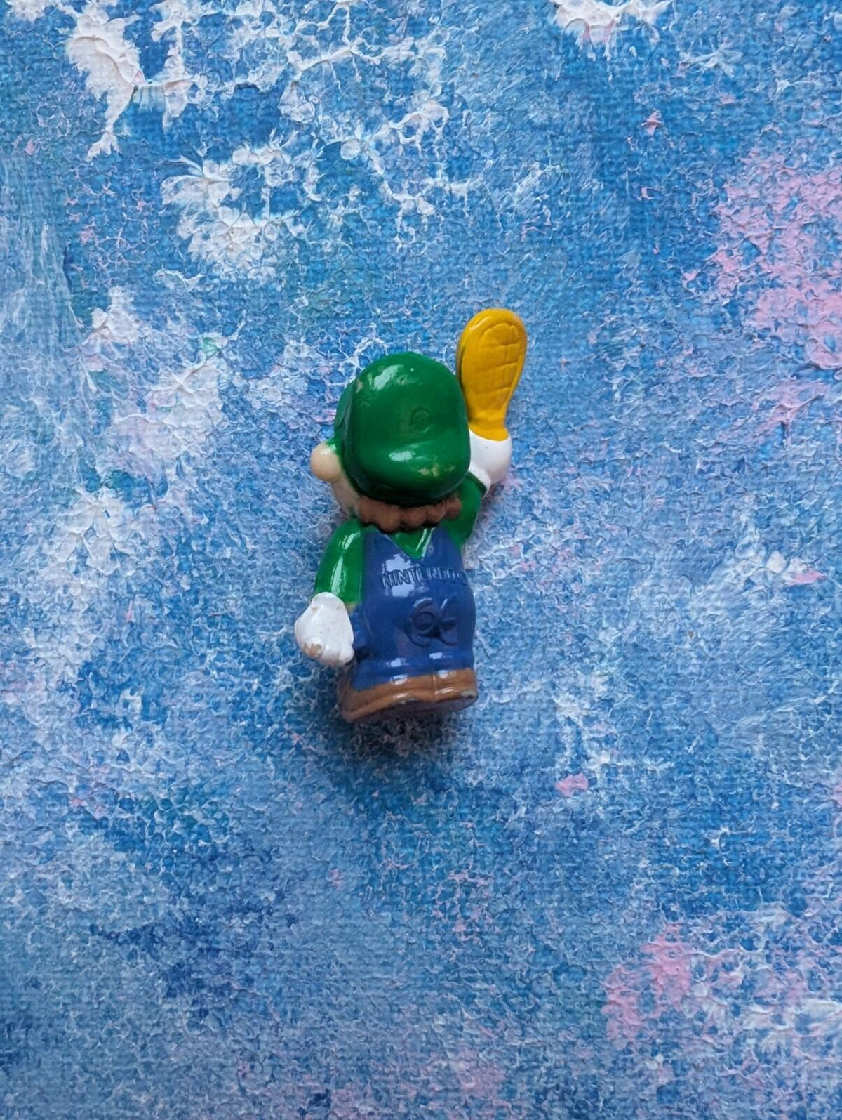 Super Mario Bros Luigi with Tennis Racket Mini Figure - 2000 - Zaini/Nintendo