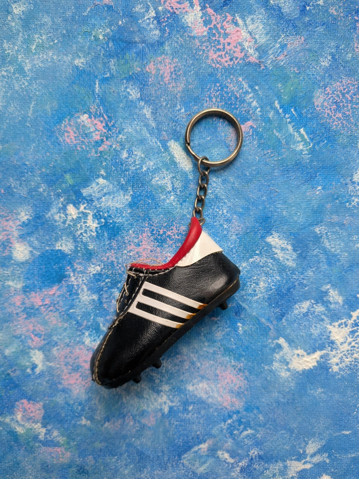 Vintage Adidas-Style Football Boot Retro-Style Novelty Keyring