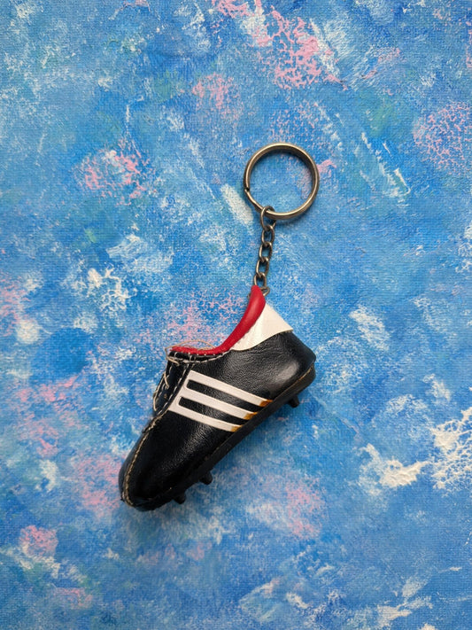 Vintage Adidas-Style Football Boot Retro-Style Novelty Keyring