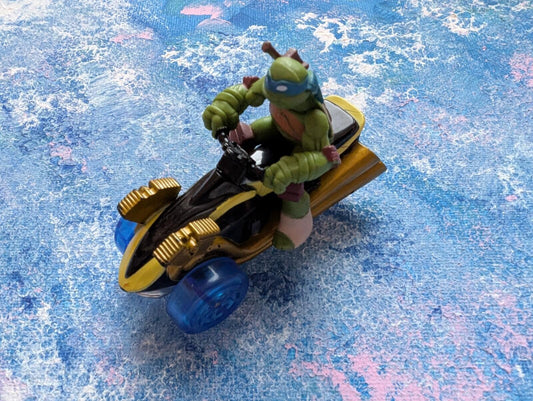 Teenage Mutant Ninja Turtles Leonardo Gold T-Machine Car - 2014 - Viacom