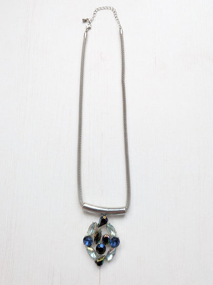 Silver-Coloured Metal Mesh Necklace with Rhinestone Pendant