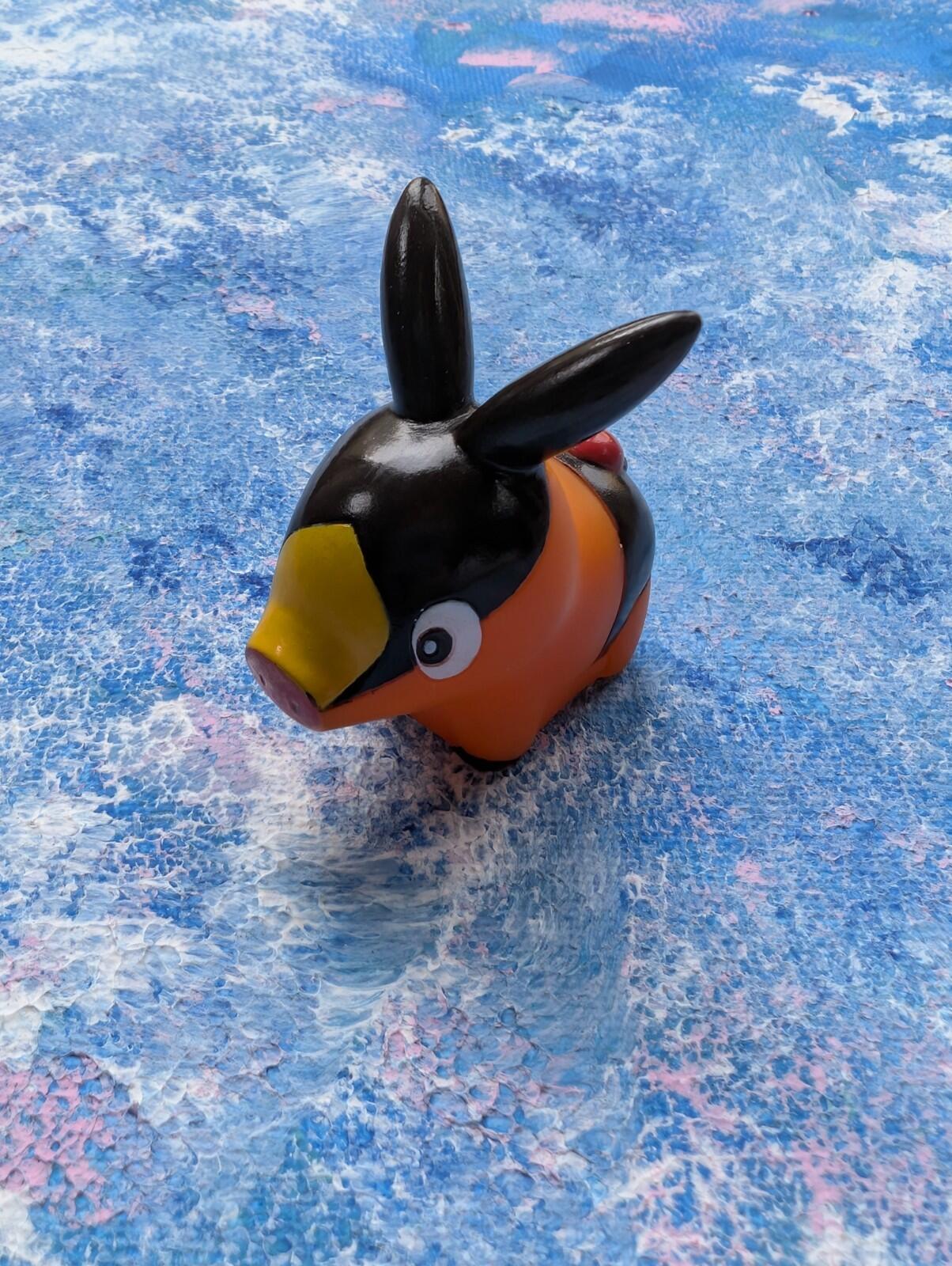 Tepig Pokemon Small Figure/Finger Puppet - 2010 - Nintendo/Bandai