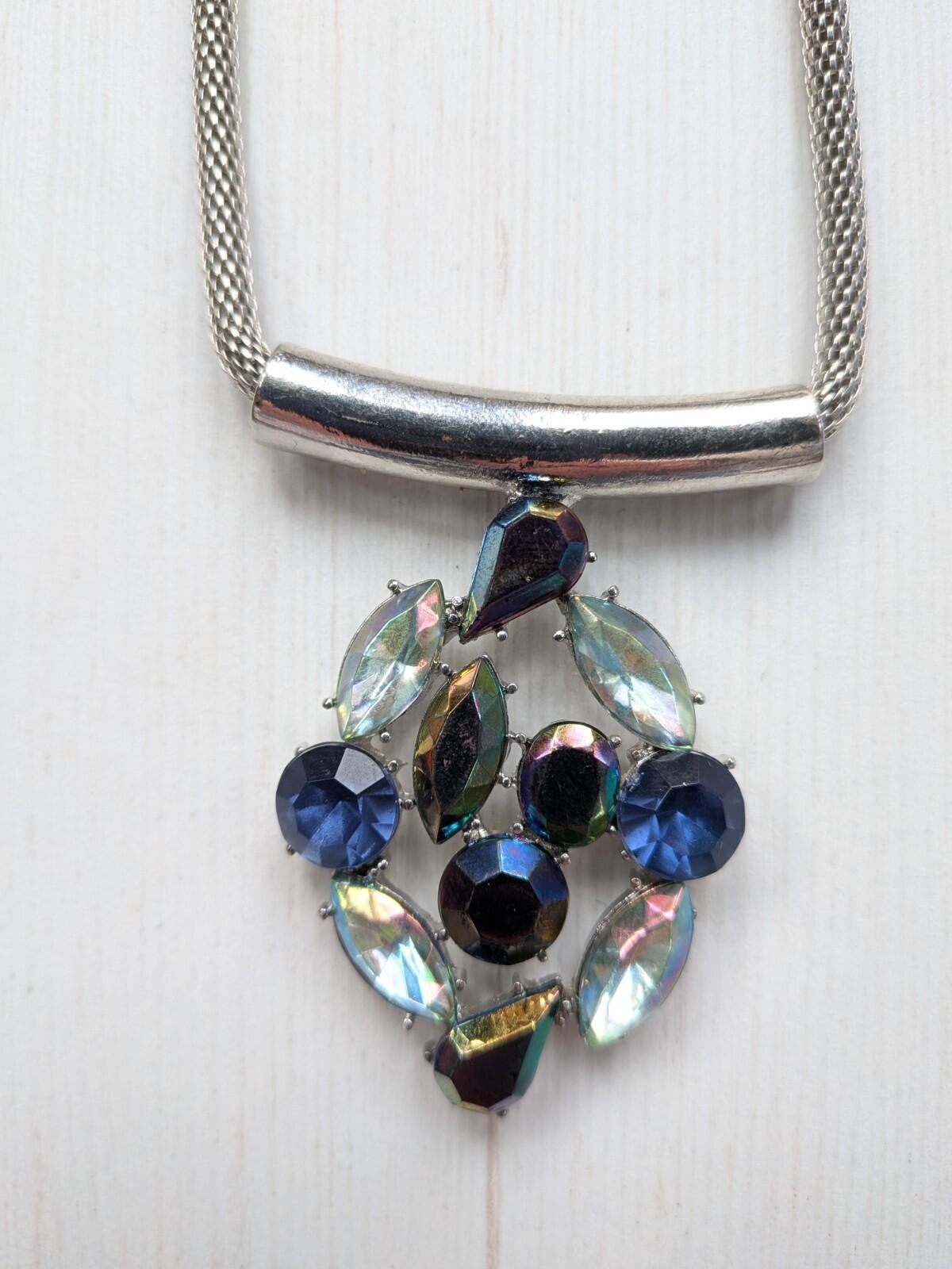 Silver-Coloured Metal Mesh Necklace with Rhinestone Pendant