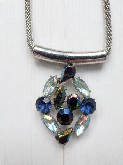 Silver-Coloured Metal Mesh Necklace with Rhinestone Pendant